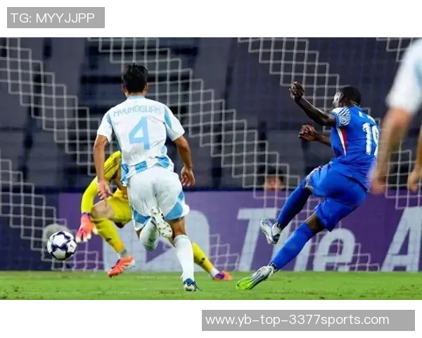 刘诚宇巧妙让球阿苏埃近距离射门被门将神奇扑出